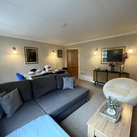 Old School Grandma London Experience ! Apartment Luaran gambar