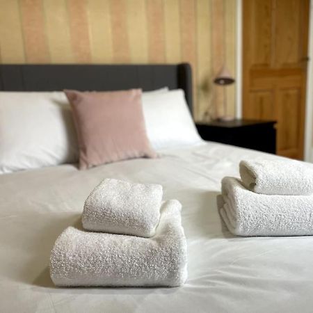 Old School Grandma London Experience ! Apartment Luaran gambar
