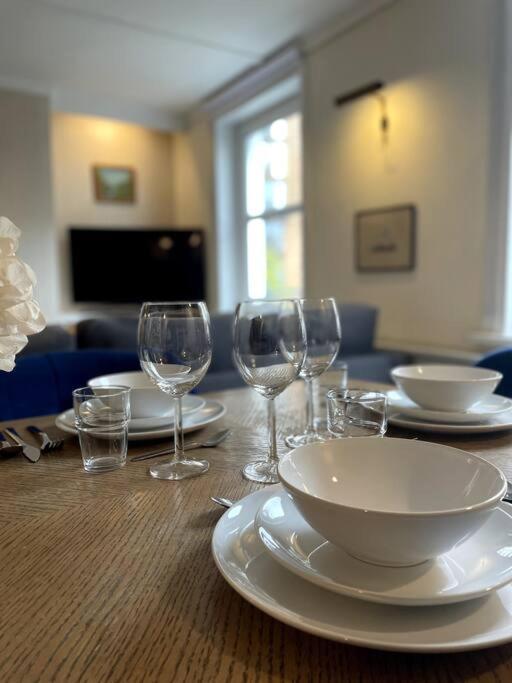 Old School Grandma London Experience ! Apartment Luaran gambar