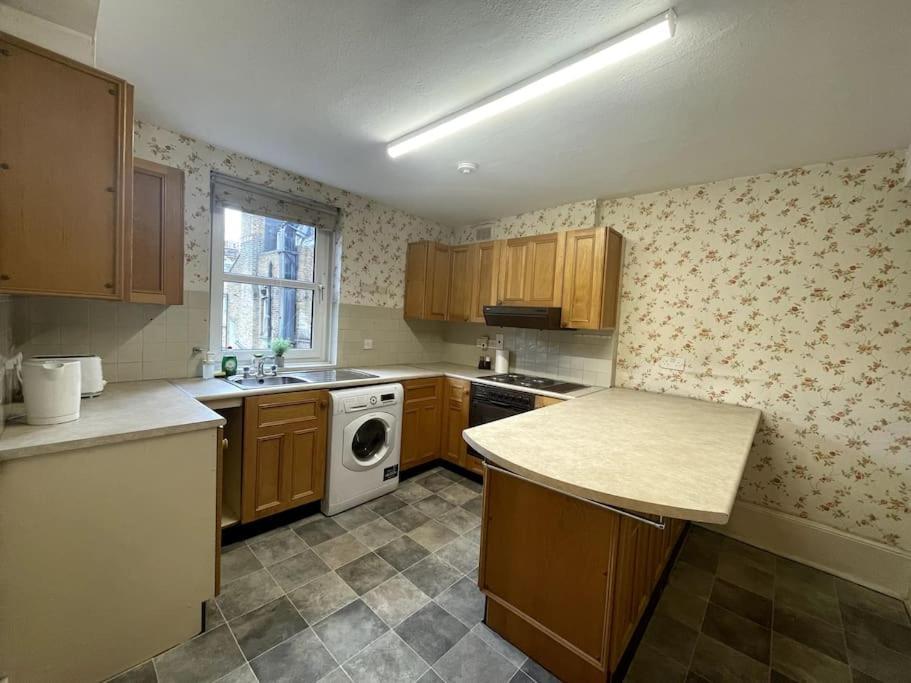 Old School Grandma London Experience ! Apartment Luaran gambar