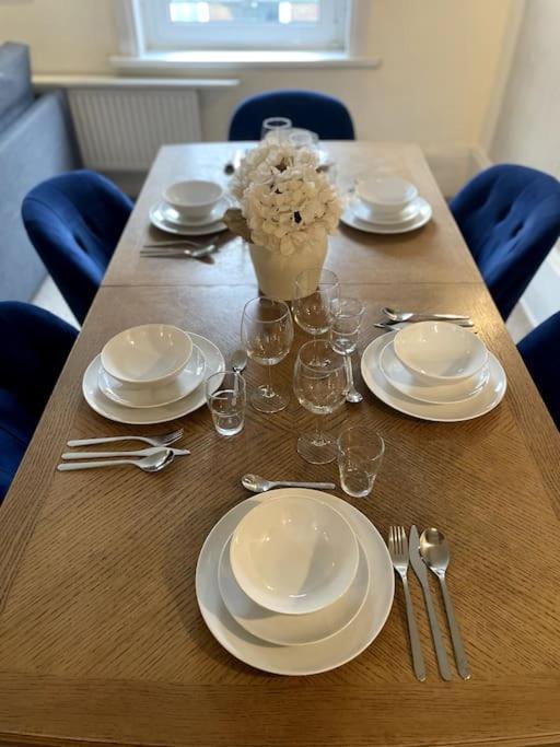 Old School Grandma London Experience ! Apartment Luaran gambar