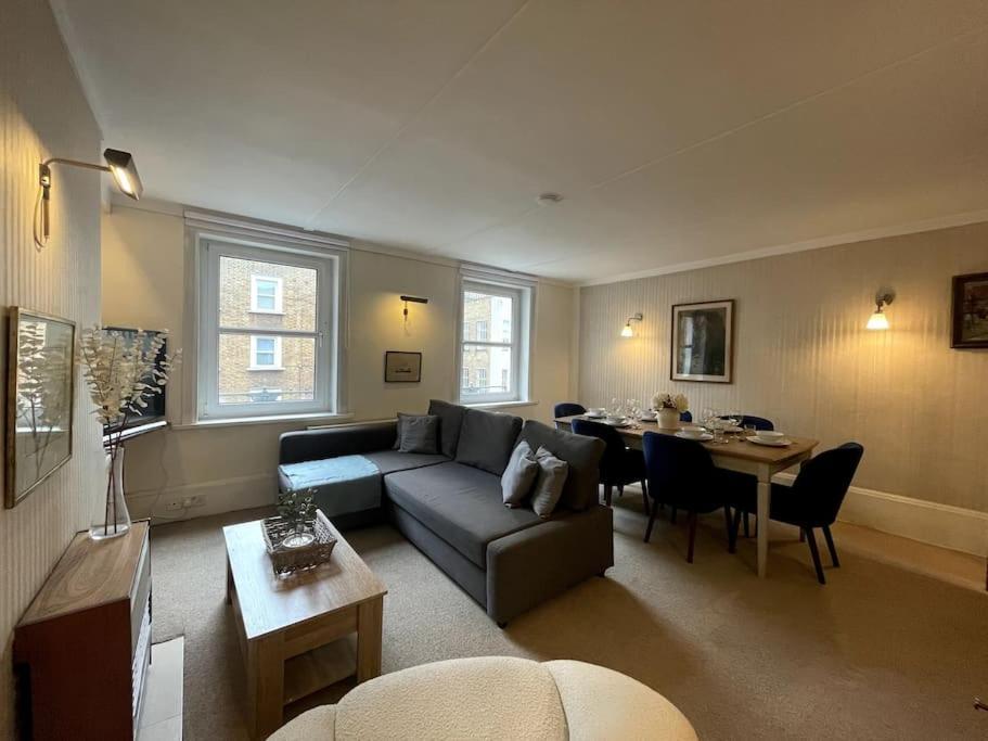 Old School Grandma London Experience ! Apartment Luaran gambar