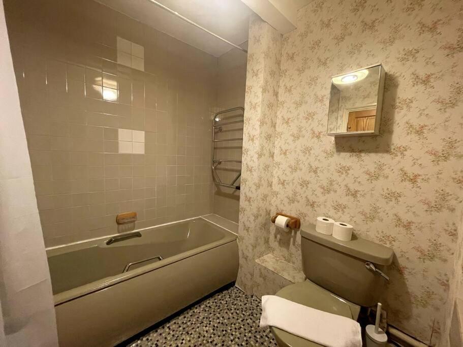 Old School Grandma London Experience ! Apartment Luaran gambar