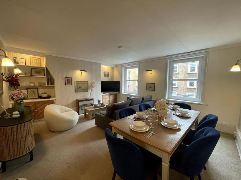 Old School Grandma London Experience ! Apartment Luaran gambar